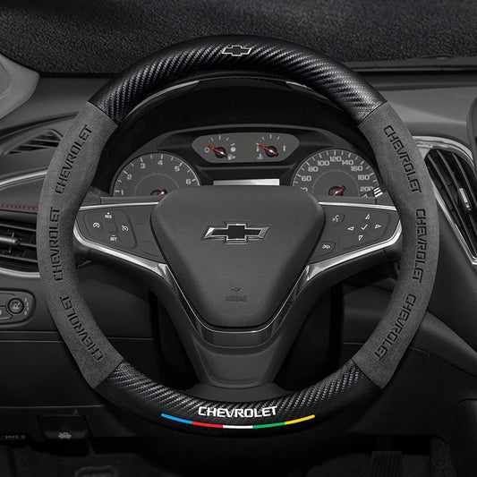 Capa de Volante em Camurça e Fibra de Carbono para Chevrolet – Antiderrapante Premium Esportiva