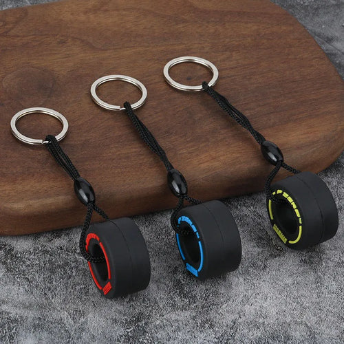 Chaveiro Pneu Automotivo em Borracha Macia – Acessório Estilo Racing para Chaves e Mochila