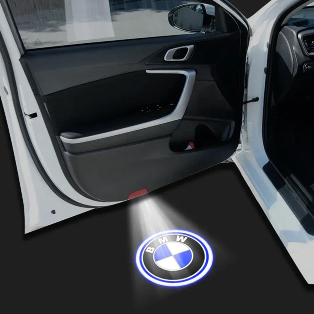 Projetor LED de Porta BMW Welcome Light – Luz de Cortesia com Logo para Série 3, 5, 7 e X1 (Kit 2 ou 4 Peças)